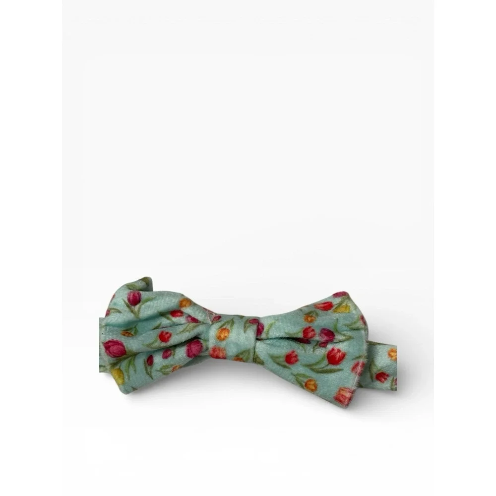 Realistic Orange Kitty Cat Green Eyes Seasonal 4 Bow Ties Throw Pillow‎ Decor